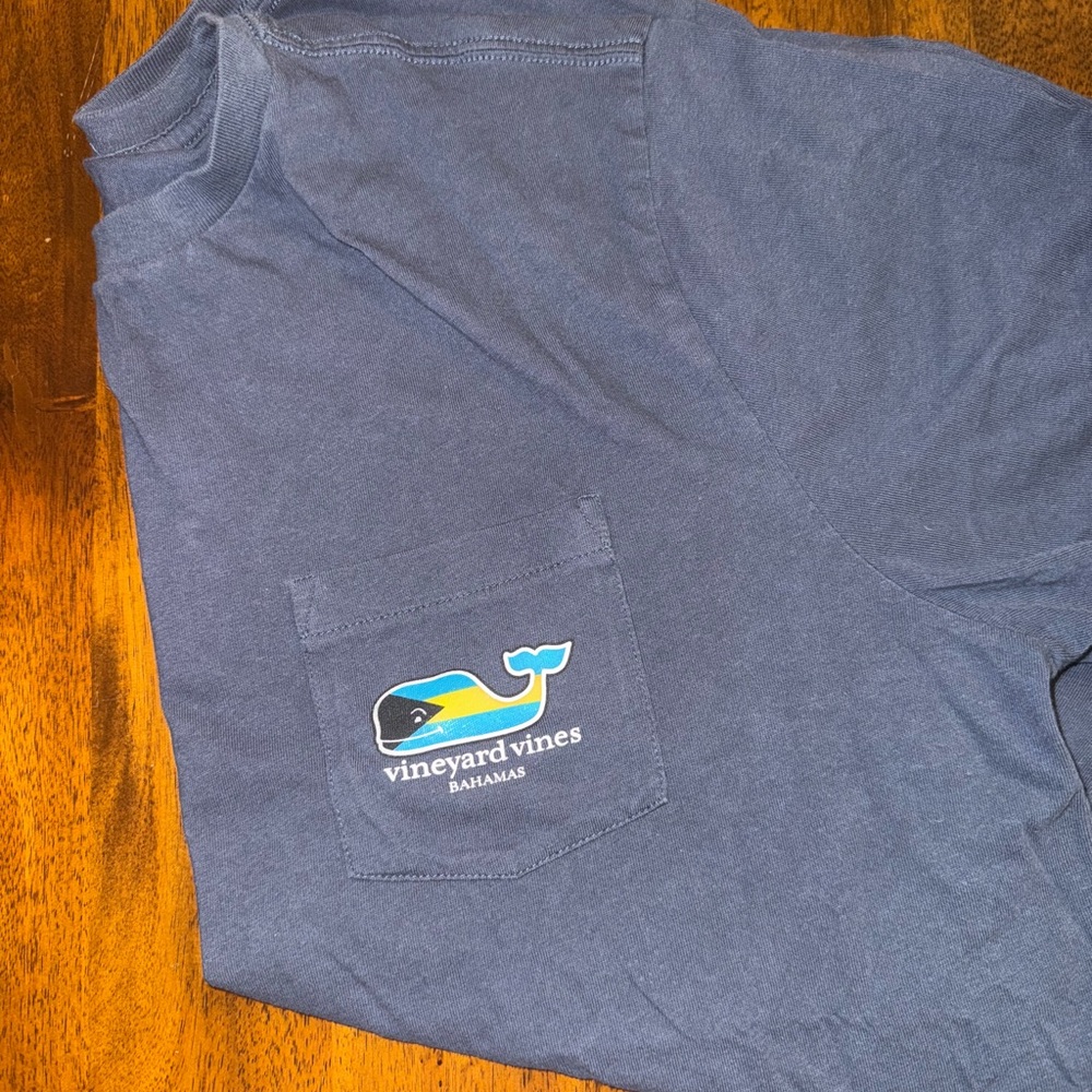 Vineyard Vines Men's Navy Tee with Pocket Logo Bahamas